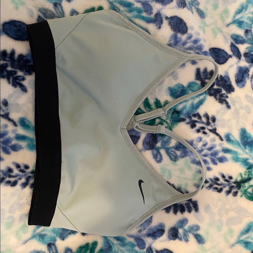 Medium nike sports bra